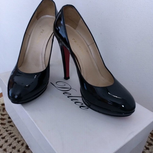 Patent leather pumps used size 37, leather with red sole