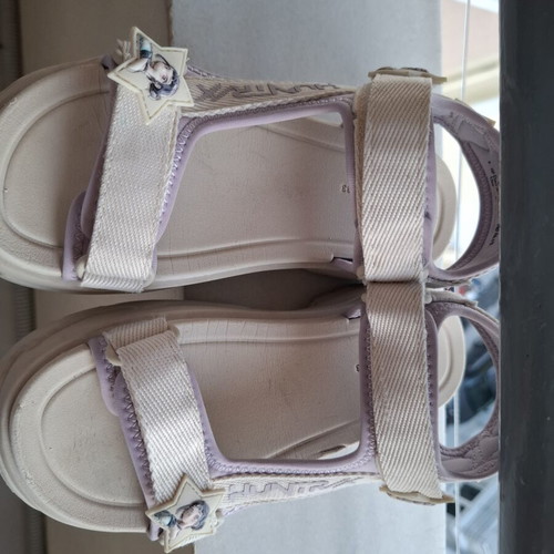 Zara K Pop Demon Hunters girls sandals like new, size 33, white and grey
