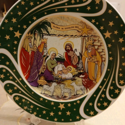 Decorative Christmas plate used