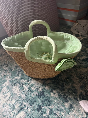 Straw handbag used with green details and flower decoration