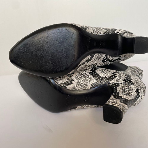 Louis Vuitton ankle boots exotic leather like new, size 38