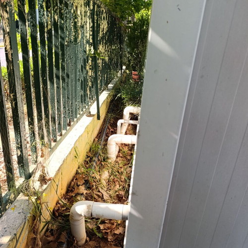 Isobox Toilets like new, prefabricated unit with 4 WC and 2 aluminum doors