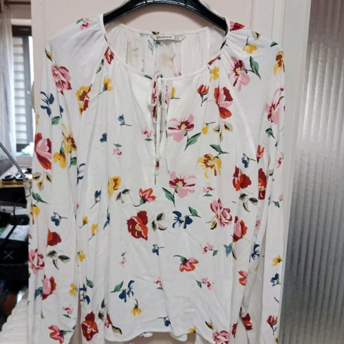 Stradivarius women's blouse used, size Large, white with floral design