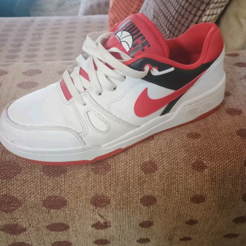 Nike Full Force Low kids athletic shoes used, red