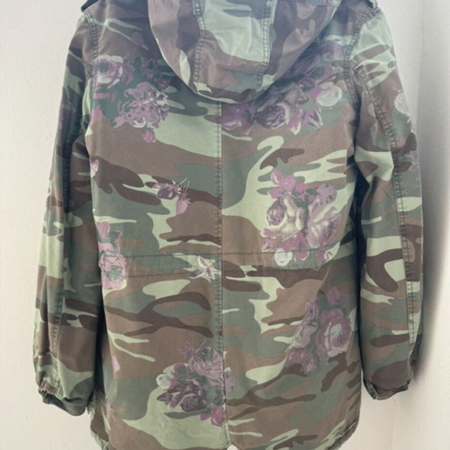 Military waterproof jacket with flowers and removable fur lining, size M
