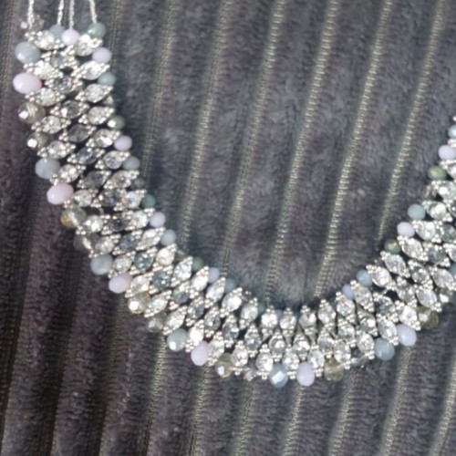 Necklace with rhinestones and crystals like new in silver tone