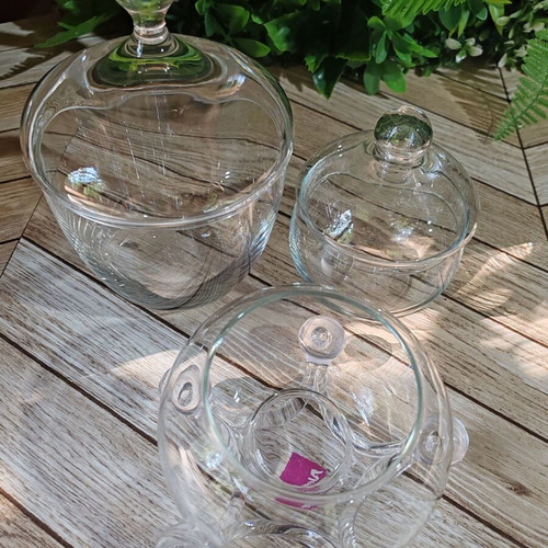 Elegant 3-piece glass set with lids and Vela aroma lamp
