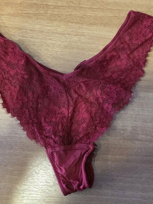 Δαντελωτό εσώρουχο string H&M καινούργιο, μπορντό