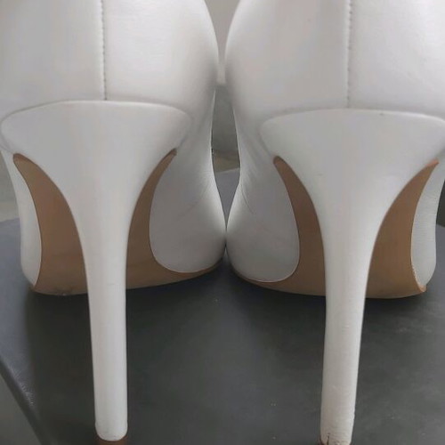 Vince Camuto Napa leather pumps size 36.5 used, white