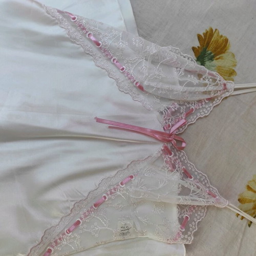 Satin robe and nightgown set like new, white and pink