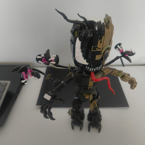 Groot Becoming Venom constructor like new