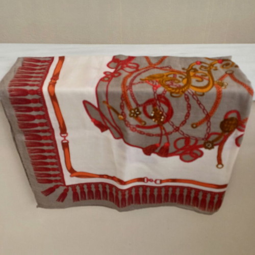Square scarf 87 cm x 87 cm like new, colorful with elegant patterns