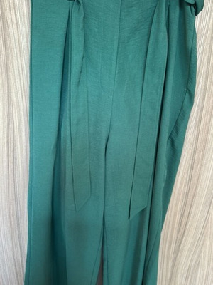 Stradivarius Pants green, like new, elastic waist, wide leg, belt