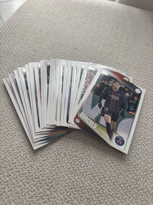 Topps Flagship Edition 2025-26 Base Card lot, like new, 19 cards