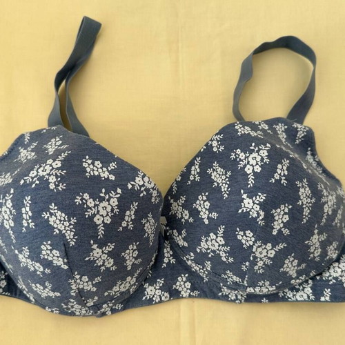 Blue bra with floral pattern like new, size M
