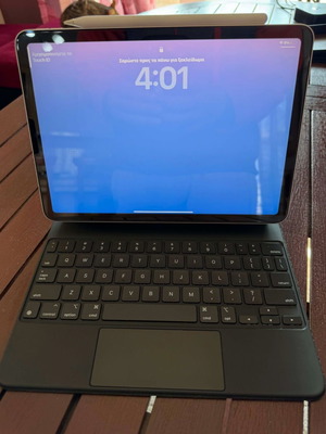 Apple iPad Air 2022 μεταχειρισμένο με Magic Keyboard και Apple Pencil