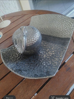 Decorative plate and vase like new