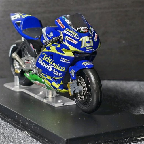 MotoGP Honda RC211V 2004 Sete Gibernau like new