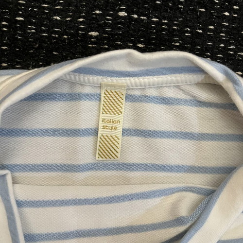 Woman's shirt one size, like new, black