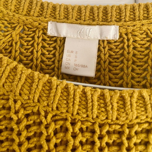 H&M knitted sweater yellow oversized size S like new