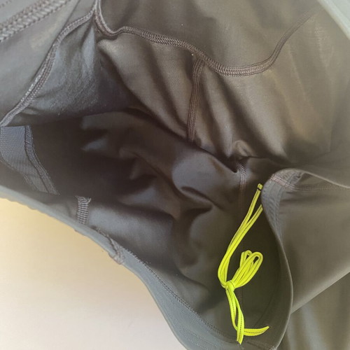 Under Armour HeatGear Compression Shorts XL like new, black