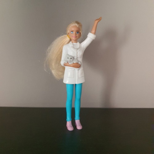 Veterinarian Barbie 2018 doll used, 13cm