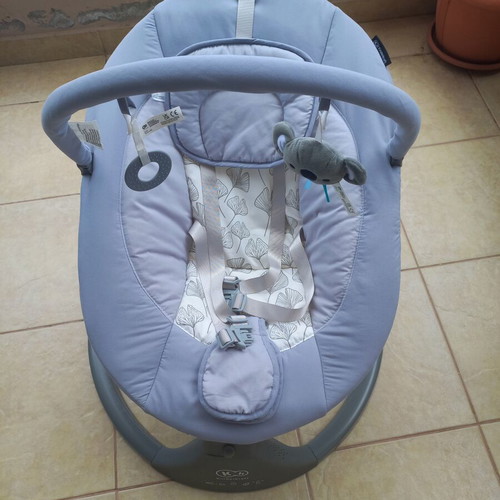 Electric baby rocker and swing 2 in 1 like new with 12 melodies