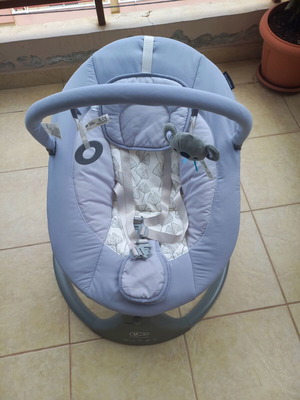Electric baby rocker and swing 2 in 1 like new with 12 melodies