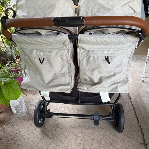 Kiddo Twin Stroller like new with accessories