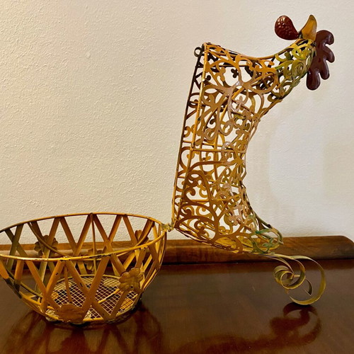 Easter decorative metal hen like new