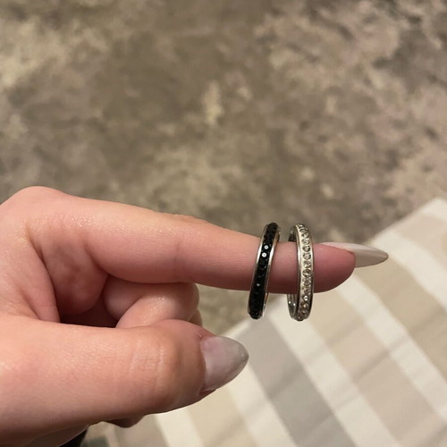 Rings with rhinestones like new, set of 2, white and black