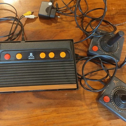 Atari Flashback console like new with two controllers and many games