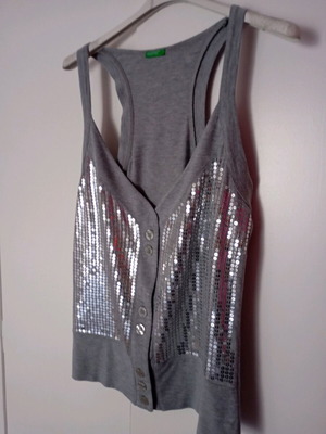 Benetton sleeveless top with silver sequins like new M-L