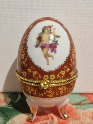 Limoge Porcelain decorative egg like new