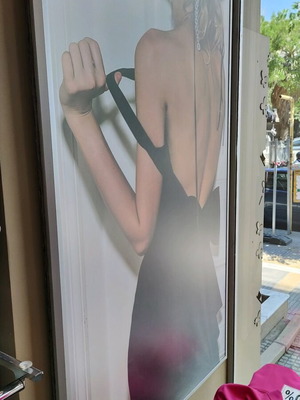 Πίνακας για μουσαμά διακόσμηση φόντο βιτρίνας σε καλή κατάσταση