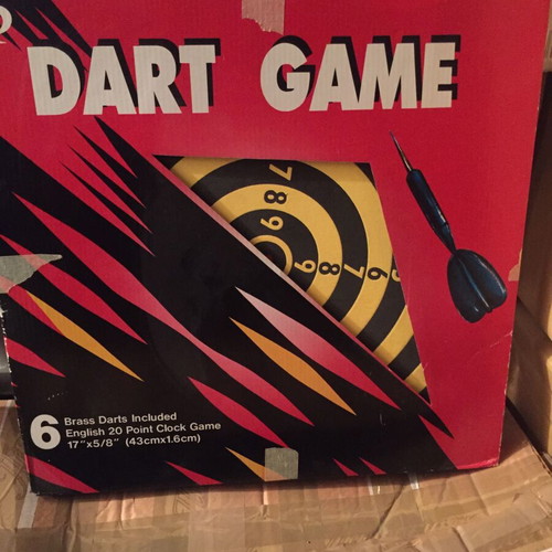 Wall dartboard 43 cm with 3 Harrows Magnum 23gram darts and case new