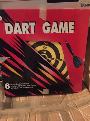 Wall dartboard 43 cm with 3 Harrows Magnum 23gram darts and case new