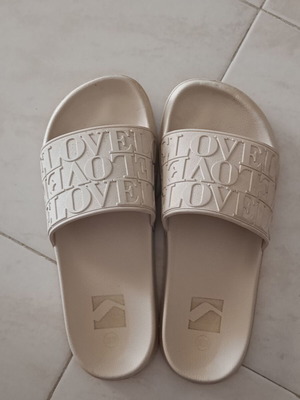Jumbo slippers size 38.5 like new, beige