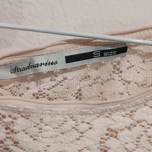Stradivarius T-shirt like new, lace front, pink, size S