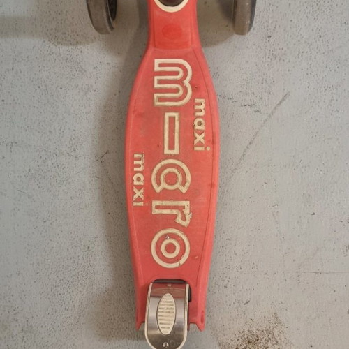 Micro Maxi Deluxe scooter used, red