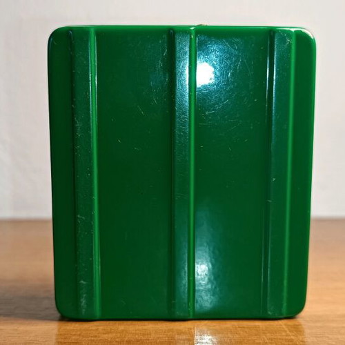 Rolling machine and tobacco case used