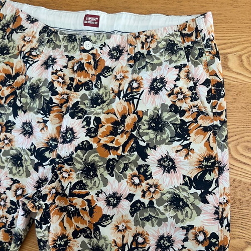 Levi's floral bermuda shorts XL like new, multicolor