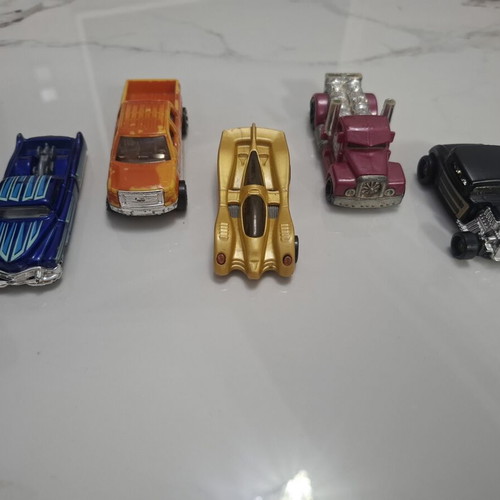 Hot Wheels set of 5 cars with white racing car gift