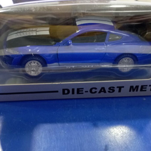 Metal Mustang pull back toy car new 1/36 scale