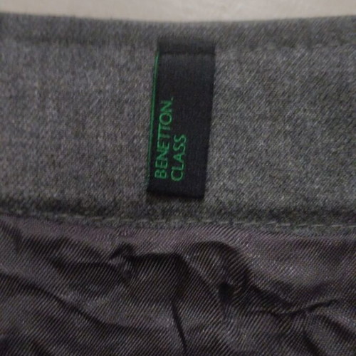 Benetton skirt gray like new for 18 to 24 months