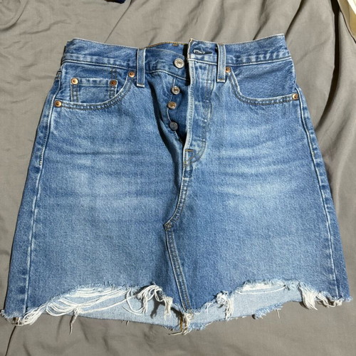 Levi's women's denim skirt, size 27, blue