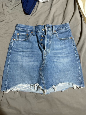 Levi's women's denim skirt, size 27, blue