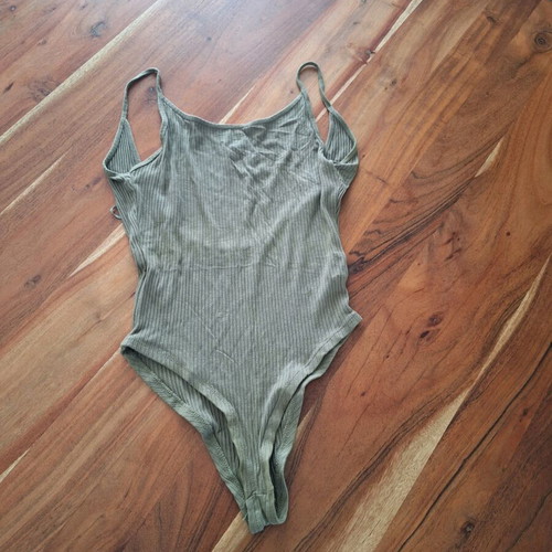 Pull & Bear khaki ribbed bodysuit size M like new