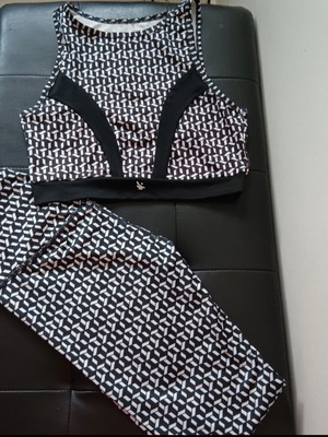 Sinsay Gym Set crop top small and leggings medium like new black white