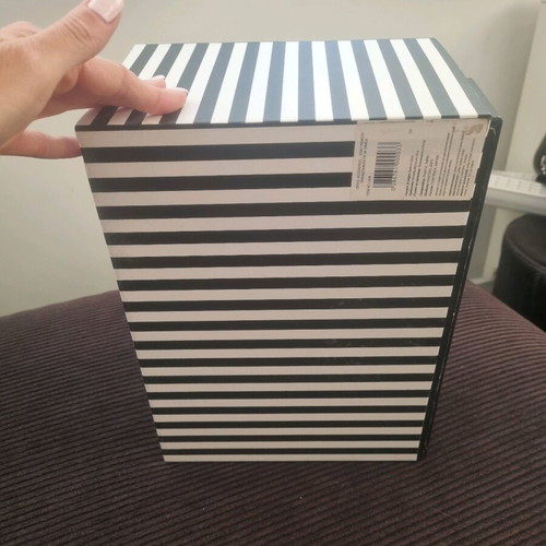 Drawer unit like new with 2 drawers made of durable plastic and paper